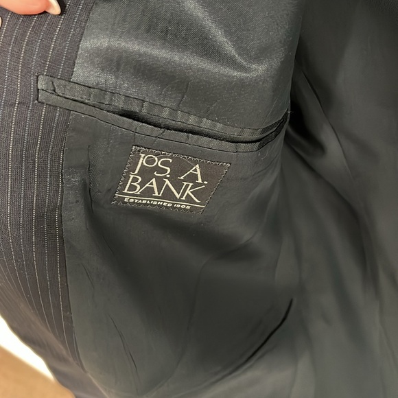 MENS Jos. A. Banks Suit Set - Picture 4 of 5
